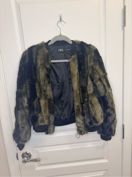 Zara Jackets & Blazers - Zara Olive Green Faux Fur Bomber Jacket. NWOT. X-SMALL